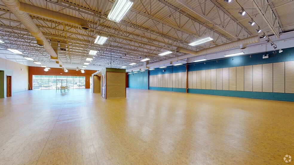 More Photos Of 4600 Shelbyville Rd, Louisville Unknown For Lease
