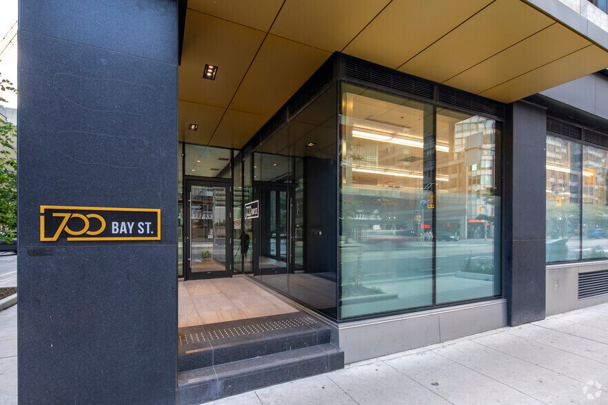 More Photos Of 700 Bay St, Toronto Office For Lease