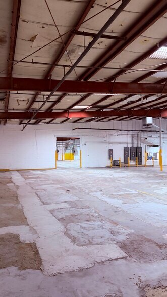 More Photos Of 3517 Frutas Ave, El Paso Manufacturing For Lease