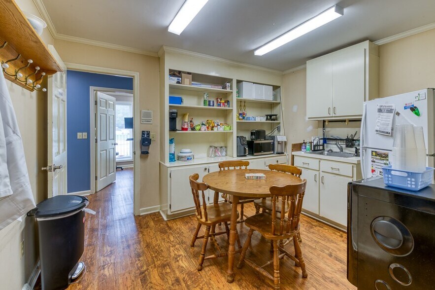 More Photos Of 807 S Pendleton St, Easley Medical For Sale