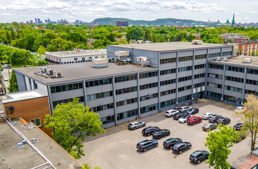 More Photos Of 1415-1425 Jarry Rue E, Montréal Medical For Lease