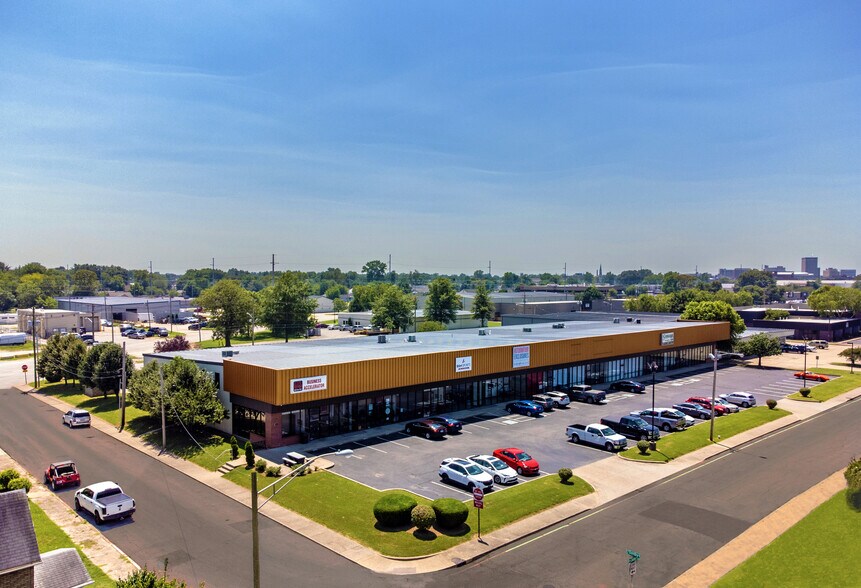 More Photos Of 815 John St, Evansville Light Distribution For Lease