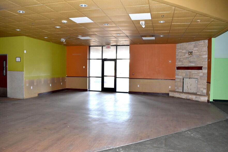 More Photos Of 3249 50th St, Lubbock Supermarket For Lease