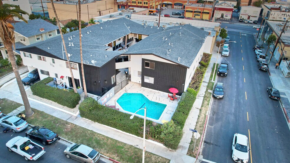 More Photos Of 204 N Manhattan Pl, Los Angeles Apartments For Sale