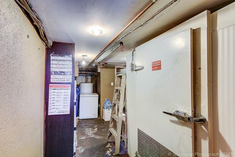 More Photos Of 300-302 Richmond St W, Toronto Storefront Retail Office For Lease