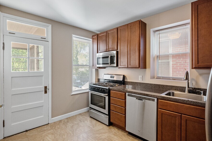 More Photos Of 5007 Goethe Ave, Saint Louis Multifamily For Sale