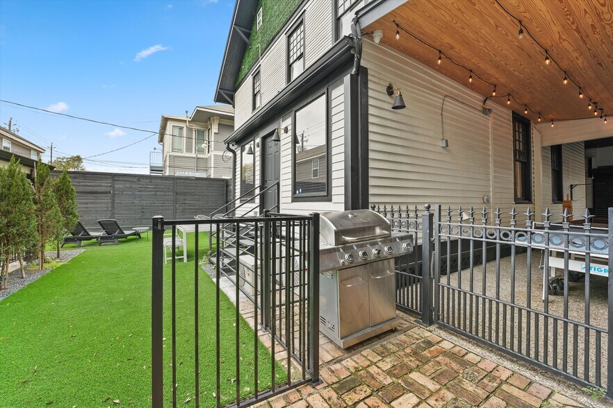 More Photos Of 235 Westheimer Rd, Houston Apartments For Sale