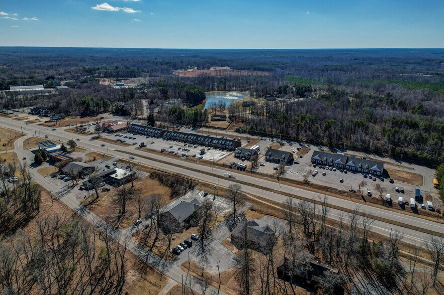 More Photos Of 1418 Freeway Dr, Reidsville Freestanding For Sale