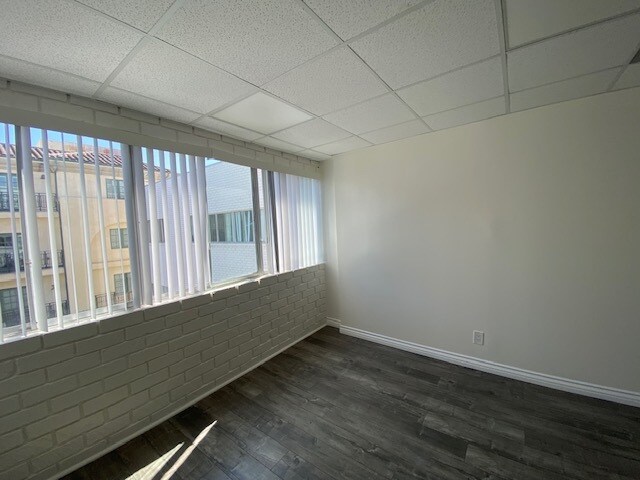 More Photos Of 292 S La Cienega Blvd, Beverly Hills Office For Lease