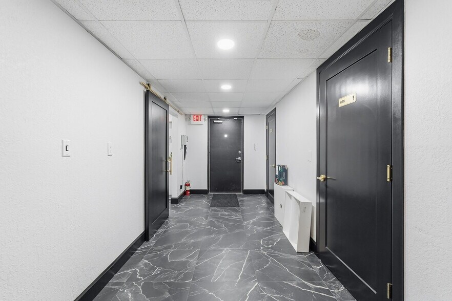 More Photos Of 10812 Gandy Blvd N, Saint Petersburg Medical For Lease