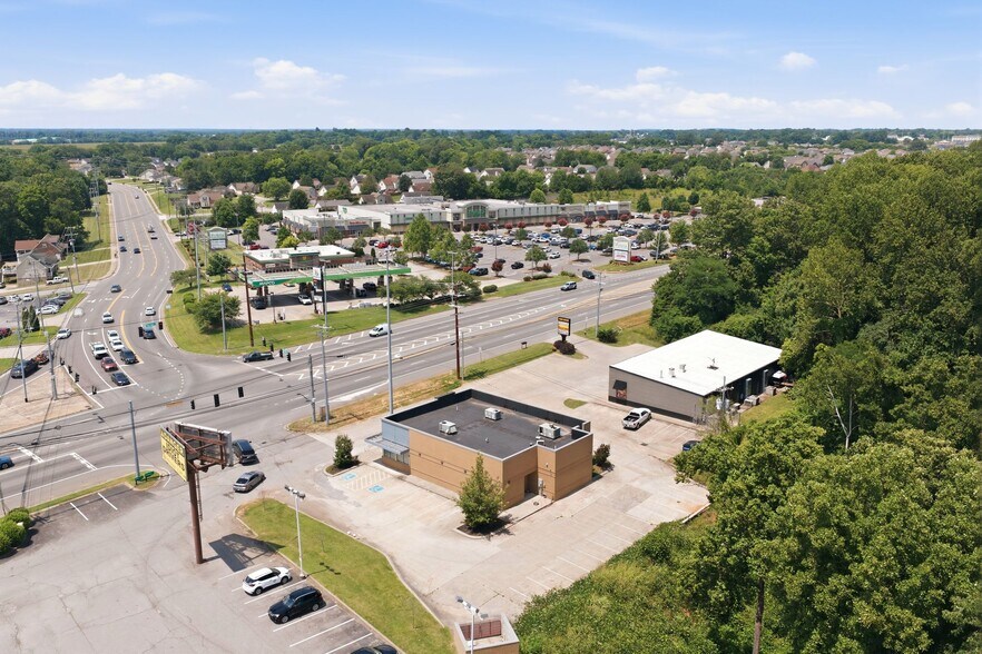 More Photos Of 1469 Tiny Town Rd, Clarksville Freestanding For Lease