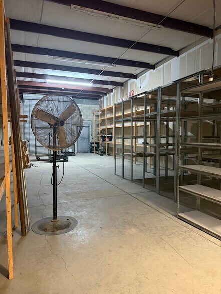 More Photos Of 1076 Business Ln, Naples Showroom For Lease