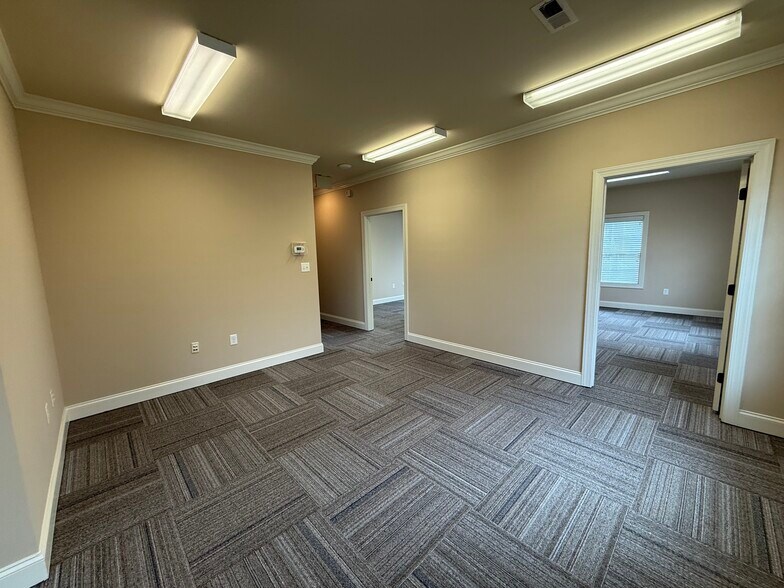 More Photos Of 1995 Skibo Rd, Fayetteville Office For Lease