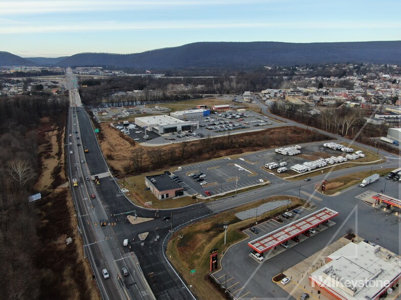 More Photos Of 103 Grand St, Hamburg Land For Lease