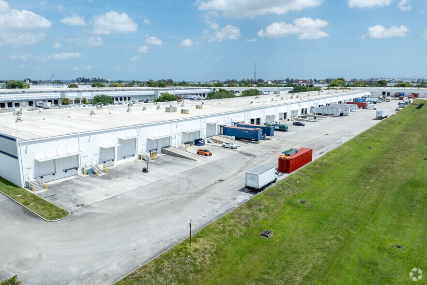 More Photos Of 11700 NW 101st Rd, Medley Warehouse For Lease