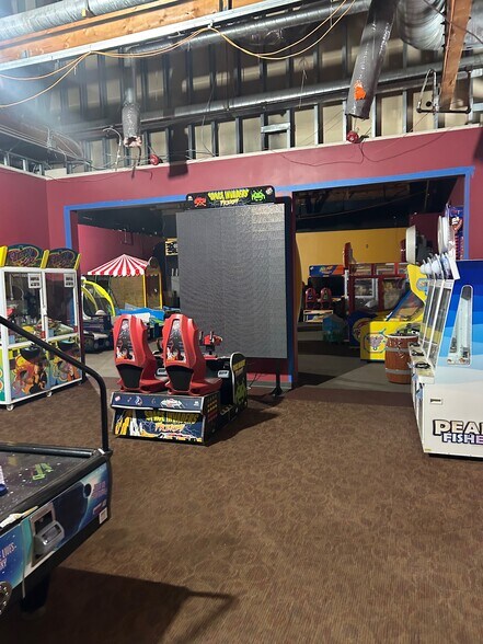 More Photos Of 3101 E Grand River Ave, Lansing Bowling Alley For Sale
