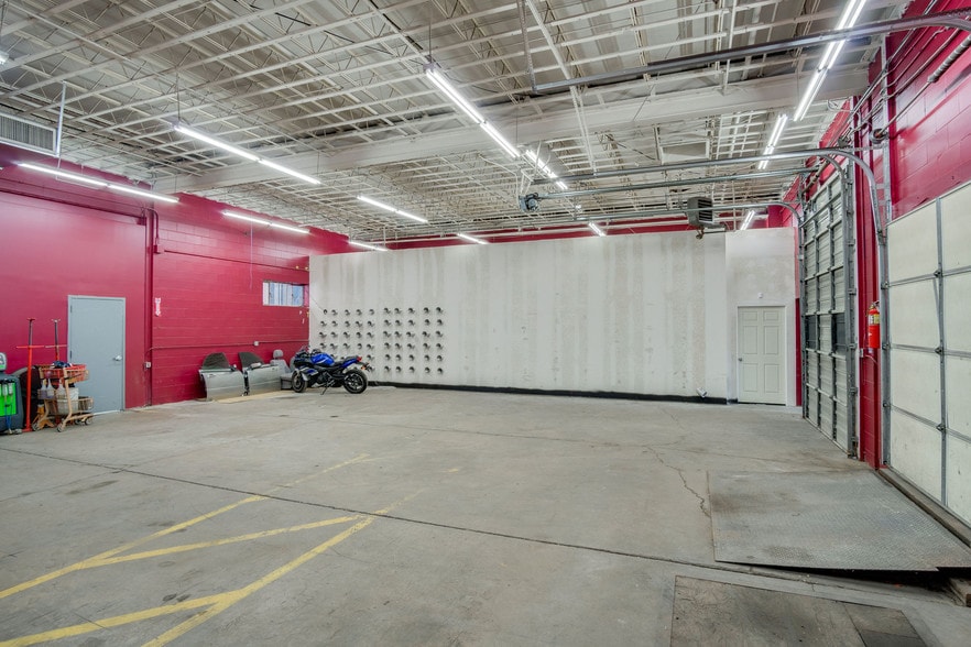 More Photos Of 4940 E Asbury Ave, Denver Warehouse For Lease