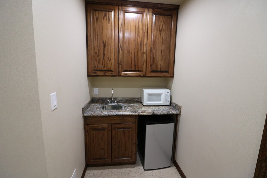 More Photos Of 105 New Hope Rd E, McKinney Freestanding For Lease