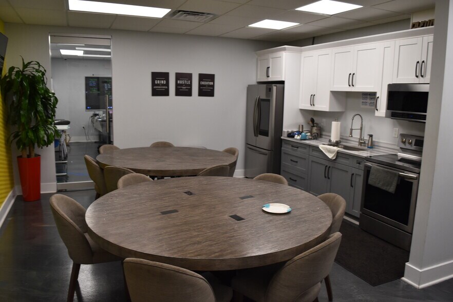 More Photos Of 6015 N US Highway 301, Tampa Warehouse For Sale