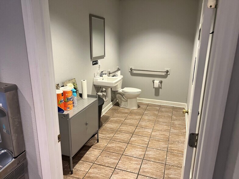 More Photos Of 211 14th St N, Saint Petersburg Light Manufacturing For Lease