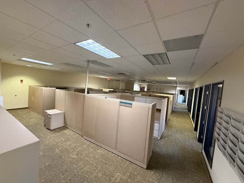 More Photos Of 7499 E Paradise Ln, Scottsdale Industrial For Lease