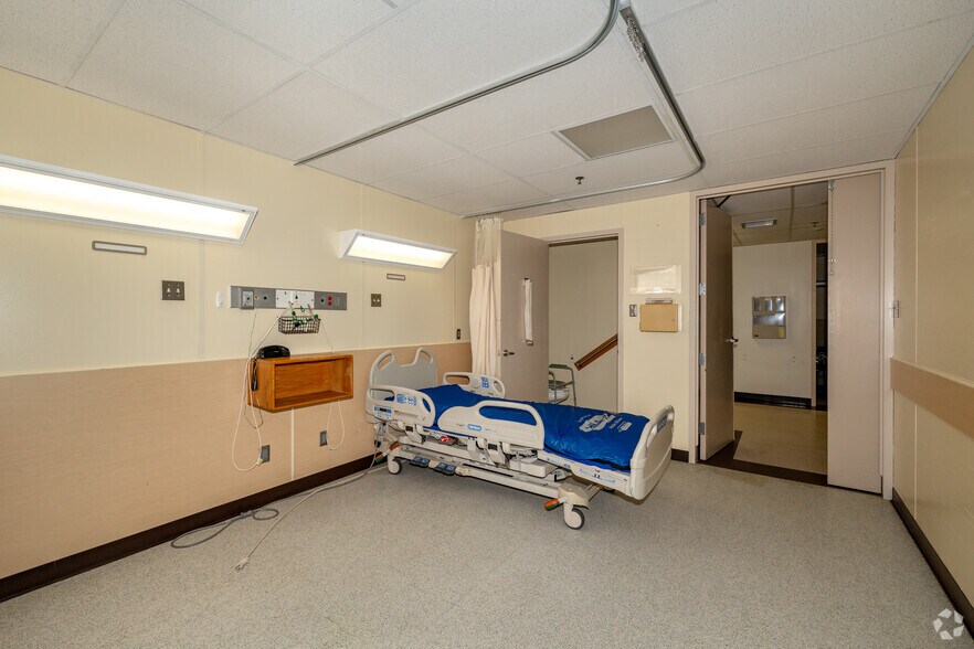 More Photos Of 100 E Helen St, Herington Healthcare For Sale