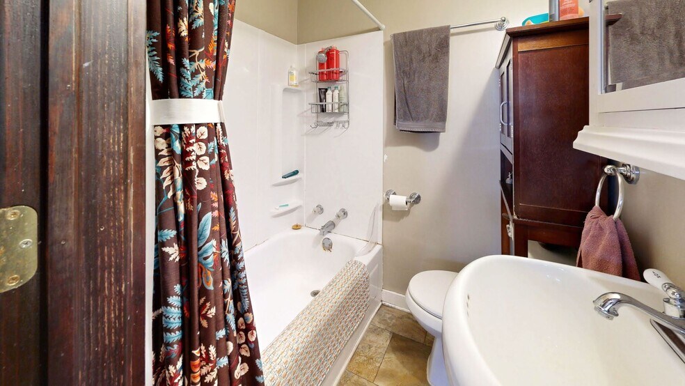 More Photos Of 604 Holly Ave, Saint Paul Apartments For Sale