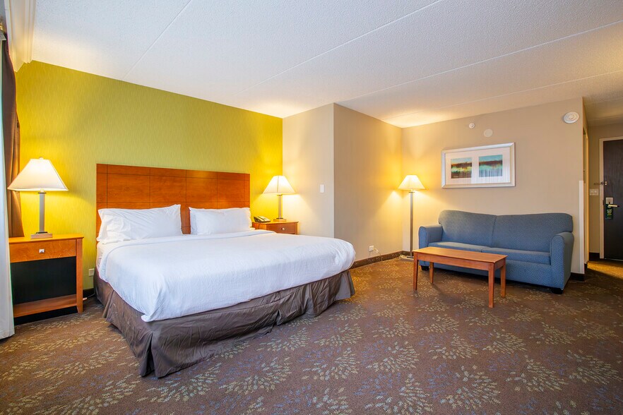 More Photos Of 500 Holiday Plaza Dr, Matteson Hotel For Sale