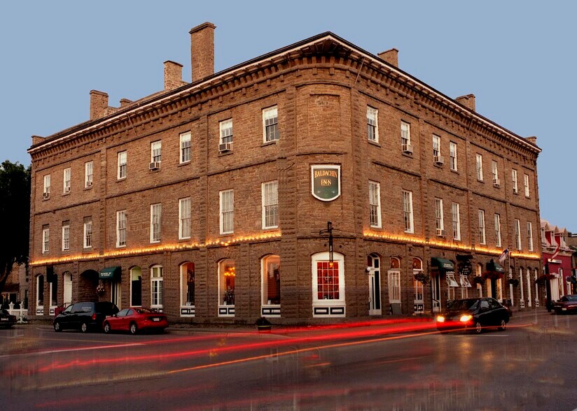 More Photos Of 111 St Lawrence St, Merrickville Hotel For Sale