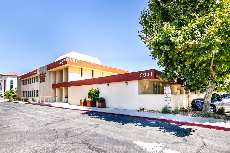 Primary Photo Of 3901 Las Posas Rd, Camarillo Medical For Sale