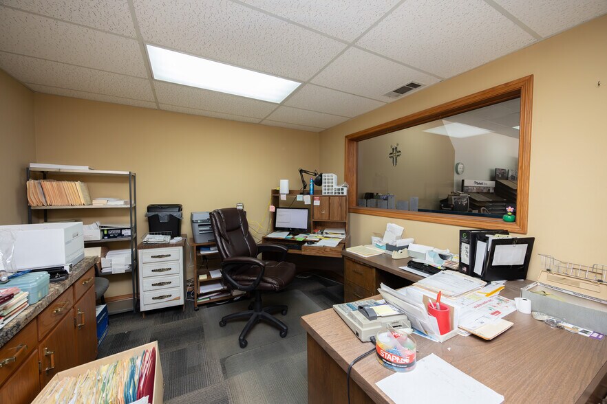 More Photos Of 300 W Grand Ave, Ponca City Freestanding For Sale