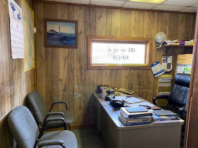 More Photos Of 124 West St, Albany Auto Repair For Sale