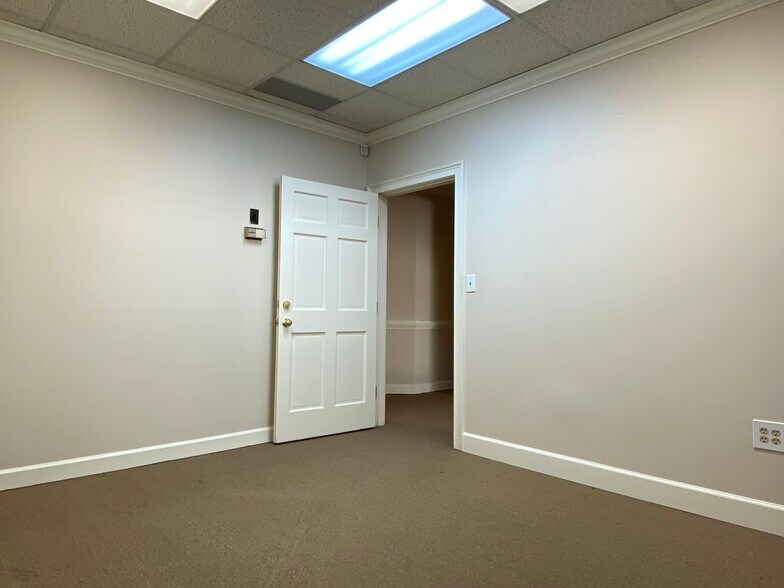 More Photos Of 1776 Old Spring House Ln, Dunwoody Medical For Lease