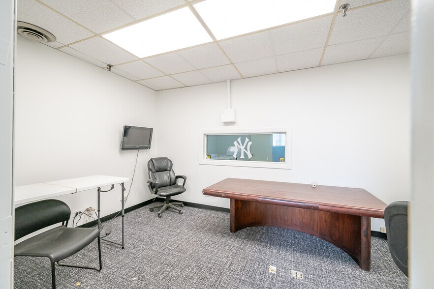 More Photos Of 4829 31st Pl, Long Island City Warehouse For Lease