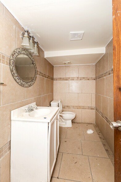 More Photos Of 4914 Main St, Moss Point Storefront For Sale