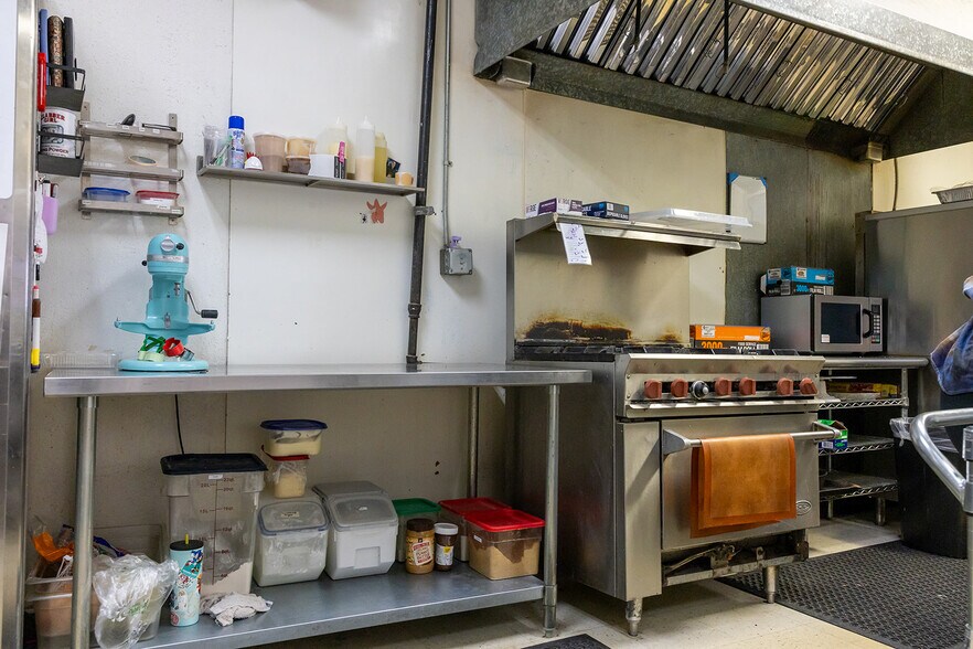 More Photos Of 112-118 SW 6th Ave, Amarillo Storefront For Lease