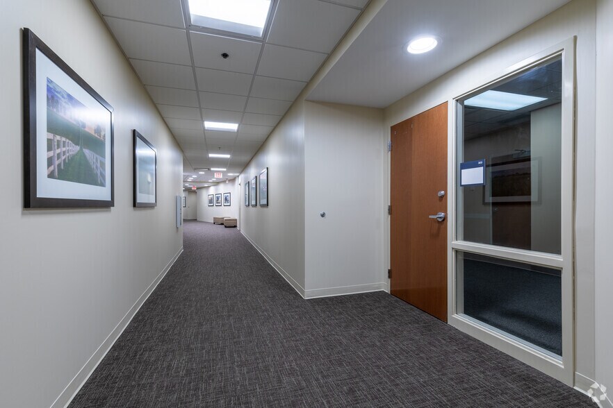 More Photos Of 160 N Eagle Creek Dr, Lexington Medical For Lease