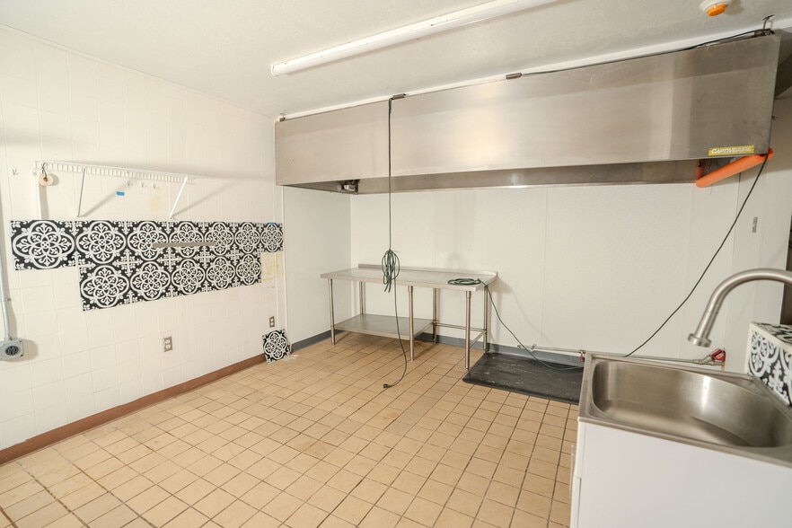 More Photos Of 5995 N Courtenay Pky, Merritt Island Light Manufacturing For Sale