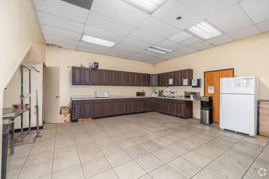 More Photos Of 4801 Staunton Ave, Los Angeles Industrial For Sale