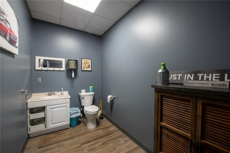 More Photos Of 2118 River Rd, North Apollo Auto Dealership For Sale