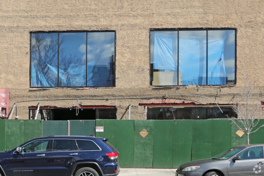 More Photos Of 975A E 13th St, Brooklyn Storefront Retail Office For Lease