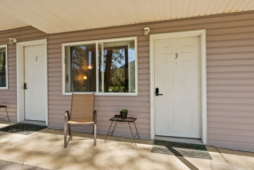 More Photos Of 8612 Washington 31 Hwy, Metaline Hotel For Sale