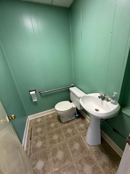 More Photos Of 1111 Miller Ave, Columbia Office Residential For Sale