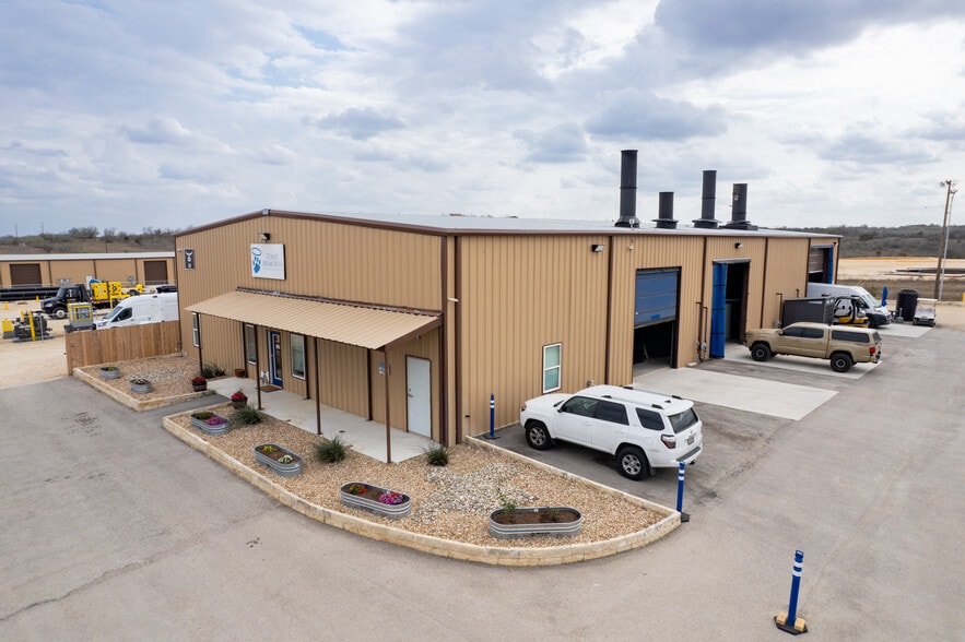 More Photos Of 7977 Old Bastrop Rd, New Braunfels Unknown For Lease