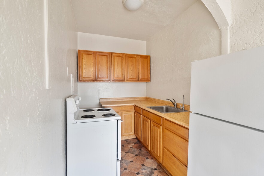 More Photos Of 2100 51st Ave, Oakland Apartments For Sale