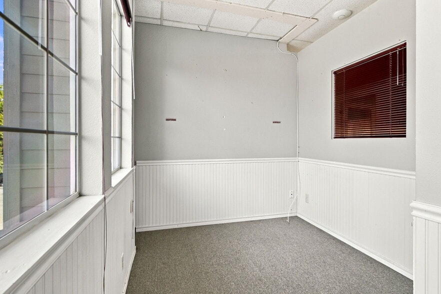 More Photos Of 403 W 11th St, Tracy Office For Sale