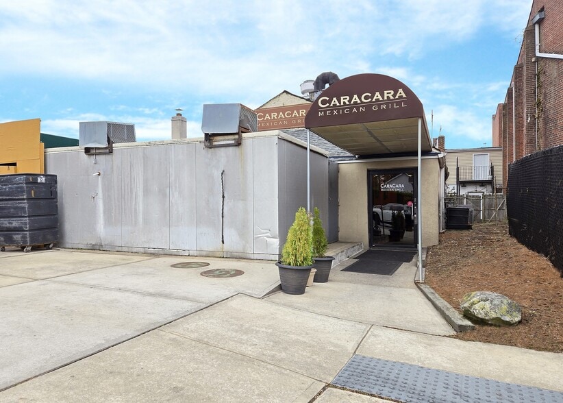 More Photos Of 354-356 Main St, Farmingdale Storefront For Sale