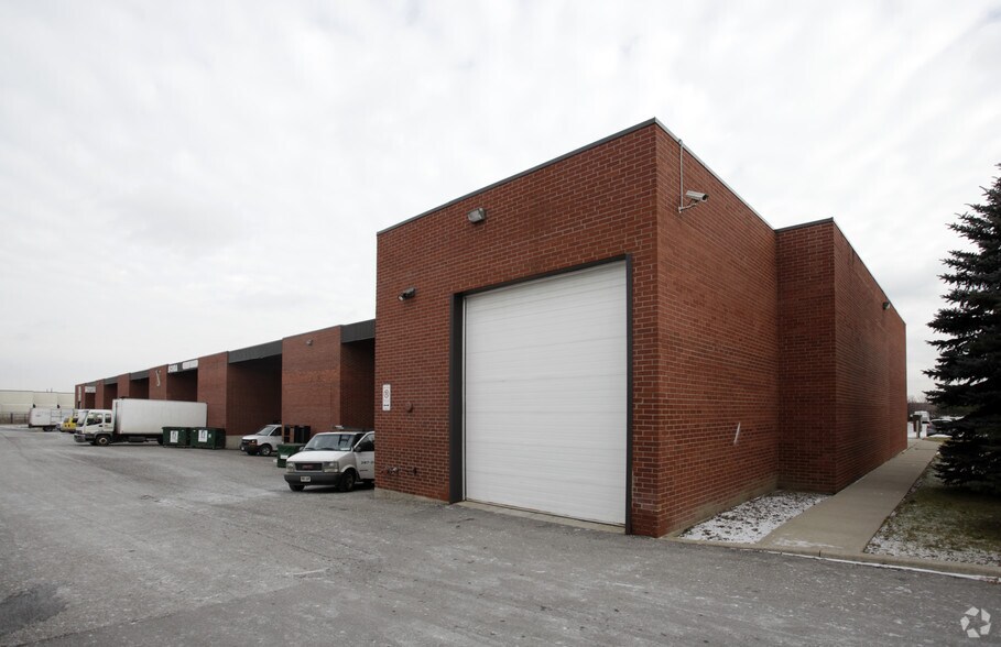More Photos Of 270 Pennsylvania Ave, Vaughan Light Distribution For Sale