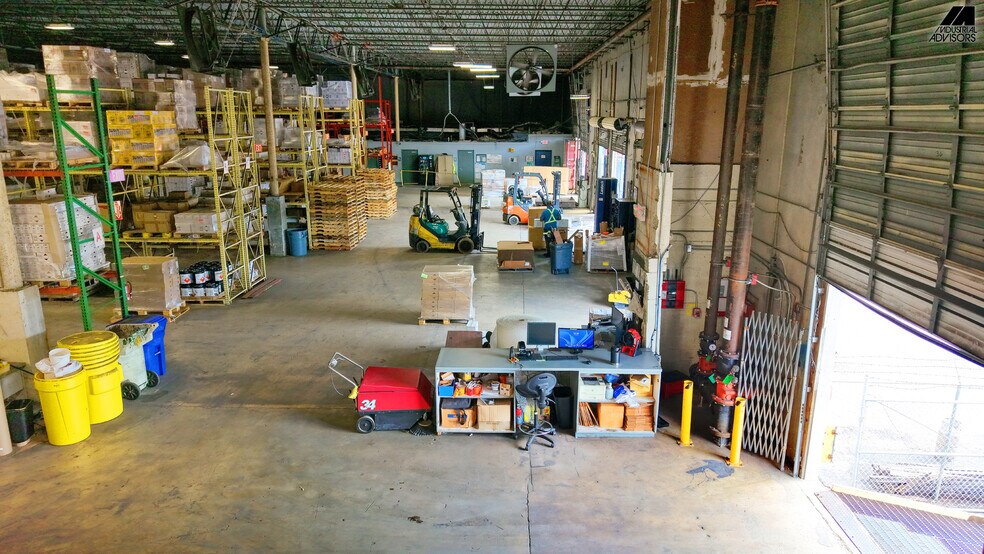 More Photos Of 1361-1363 NW 155th Dr, Miami Warehouse For Lease