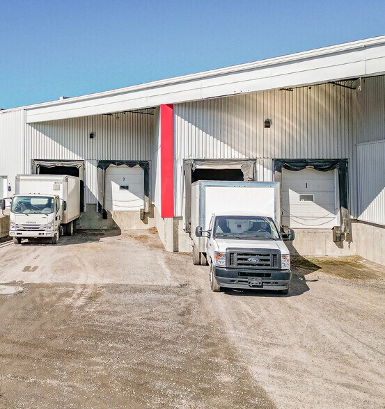 More Photos Of 90 Rue De Rotterdam, Saint-Augustin-de-Desmaures Warehouse For Lease